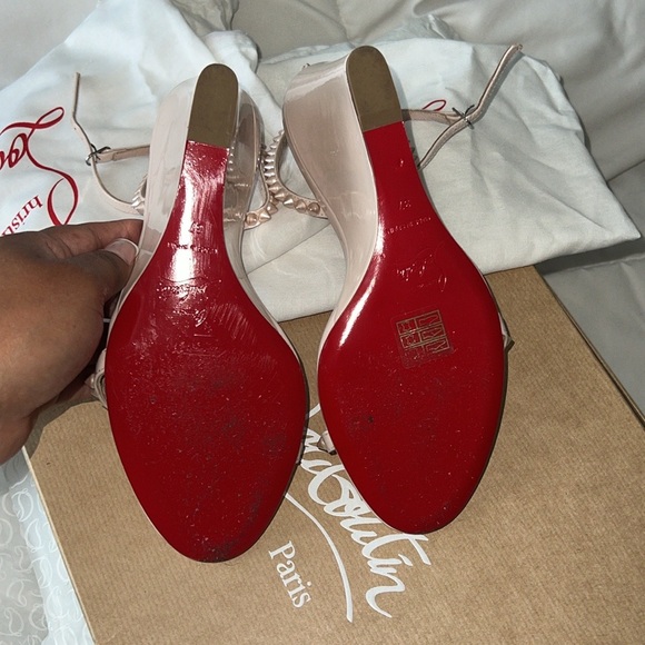 Christian Louboutin - Picture 4 of 5
